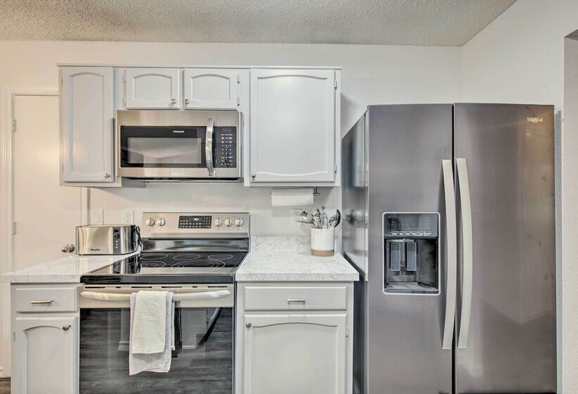 2 Mi To Lone Star Park: Irving Home W/ Fenced Yard