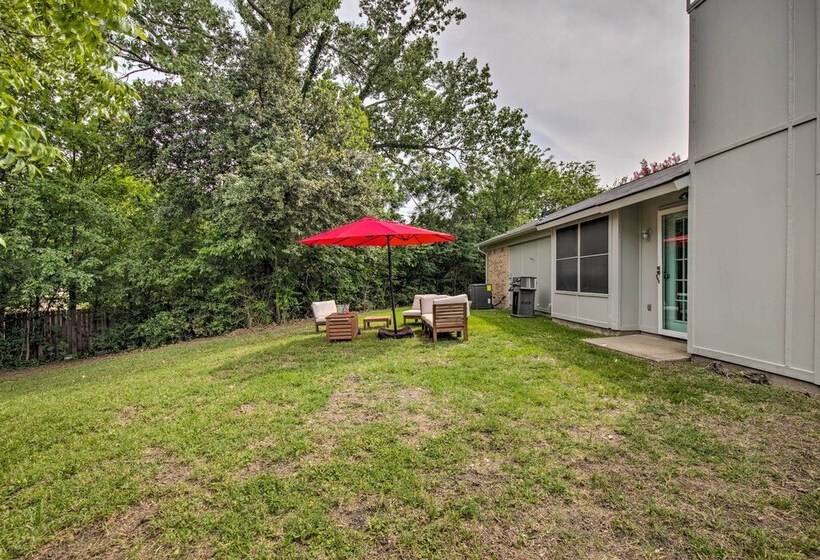 2 Mi To Lone Star Park: Irving Home W/ Fenced Yard
