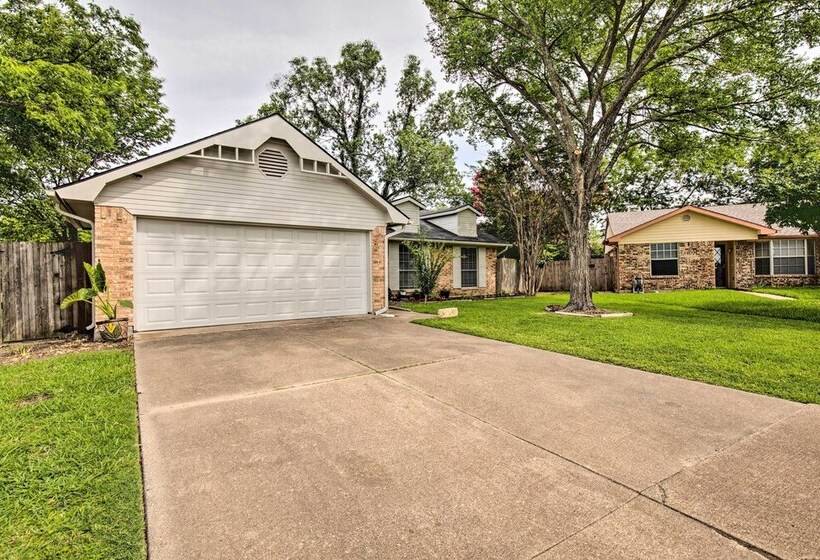 2 Mi To Lone Star Park: Irving Home W/ Fenced Yard