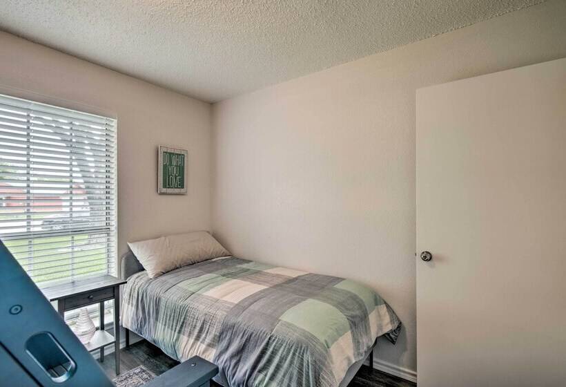 2 Mi To Lone Star Park: Irving Home W/ Fenced Yard
