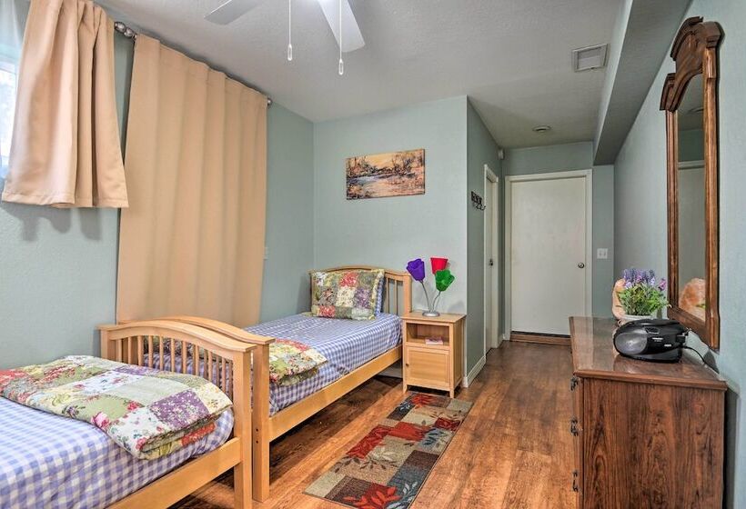 Flagstaff Retreat W/ Large Yard, Balcony & Views!