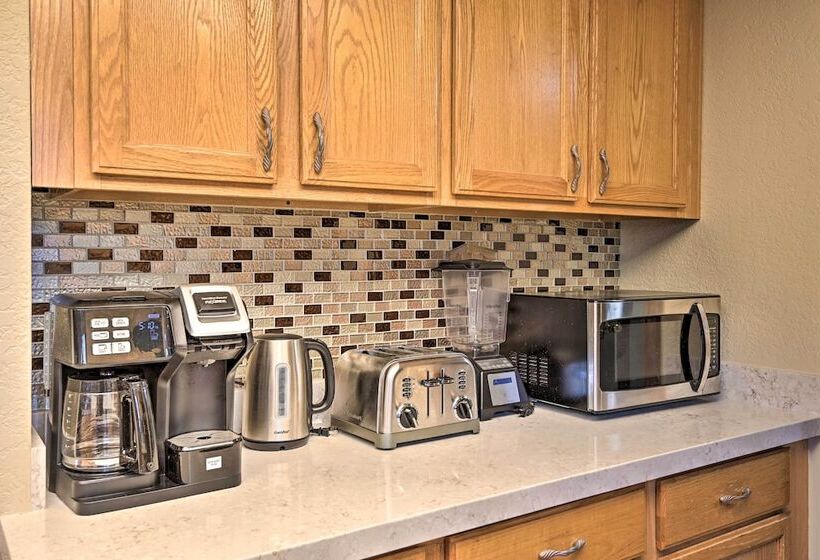 Flagstaff Retreat W/ Large Yard, Balcony & Views!