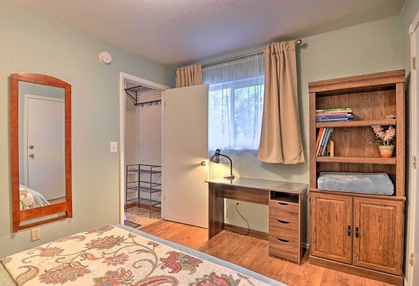 Flagstaff Retreat W/ Large Yard, Balcony & Views!