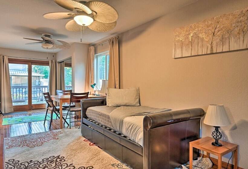 Flagstaff Retreat W/ Large Yard, Balcony & Views!