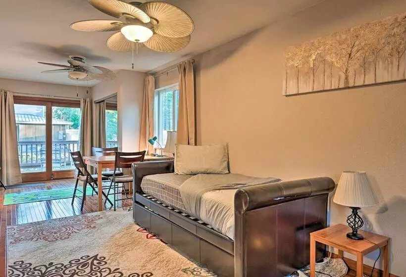 Flagstaff Retreat W/ Large Yard, Balcony & Views!