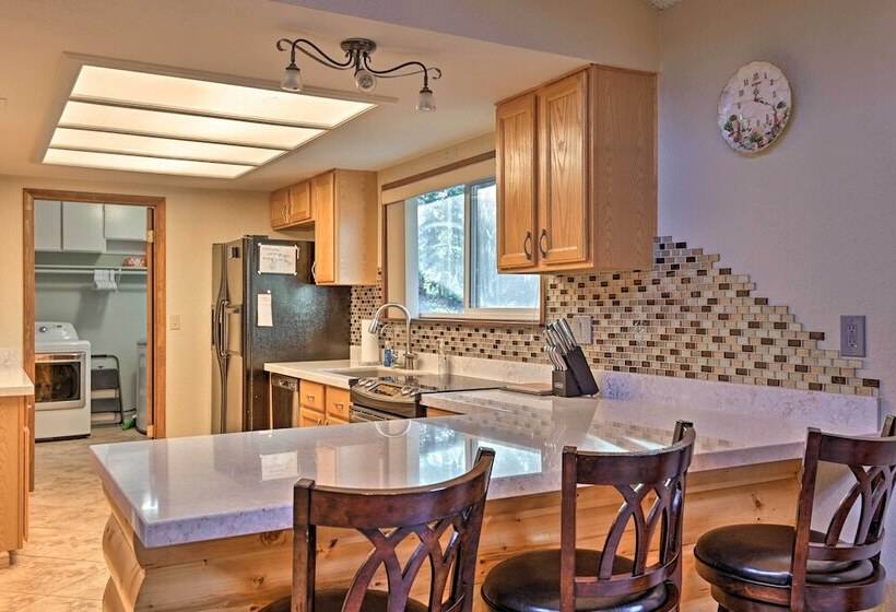 Flagstaff Retreat W/ Large Yard, Balcony & Views!