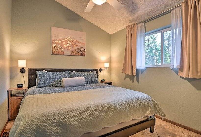 Flagstaff Retreat W/ Large Yard, Balcony & Views!