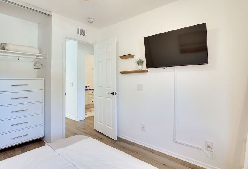 Gorgeous Vista Home W/ Private Pool & Spa!