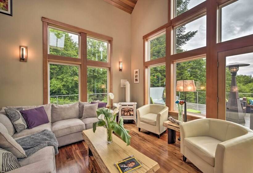 Whidbey Island Oasis W/ Hot Tub & Cabana!