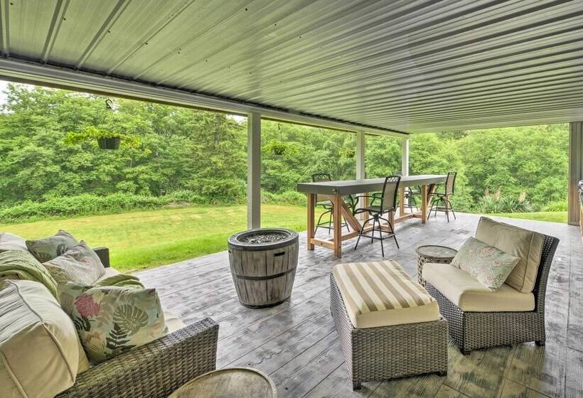 Whidbey Island Oasis W/ Hot Tub & Cabana!