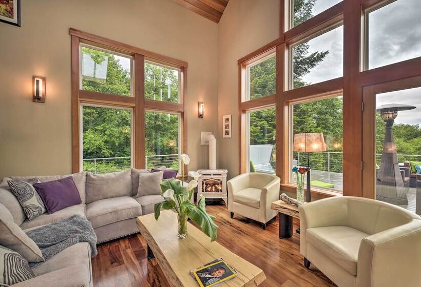 Whidbey Island Oasis W/ Hot Tub & Cabana!