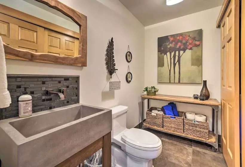 Whidbey Island Oasis W/ Hot Tub & Cabana!
