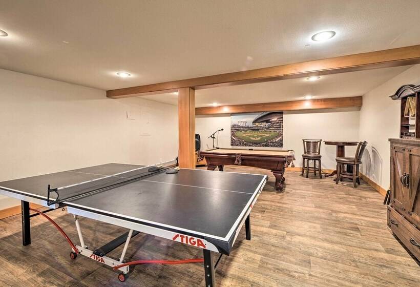 Whidbey Island Oasis W/ Hot Tub & Cabana!