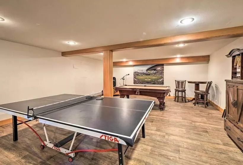 Whidbey Island Oasis W/ Hot Tub & Cabana!
