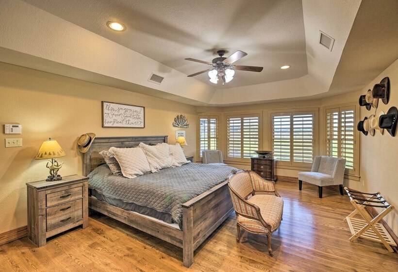 Grand Bellville Estate At Clear Creek Ranch