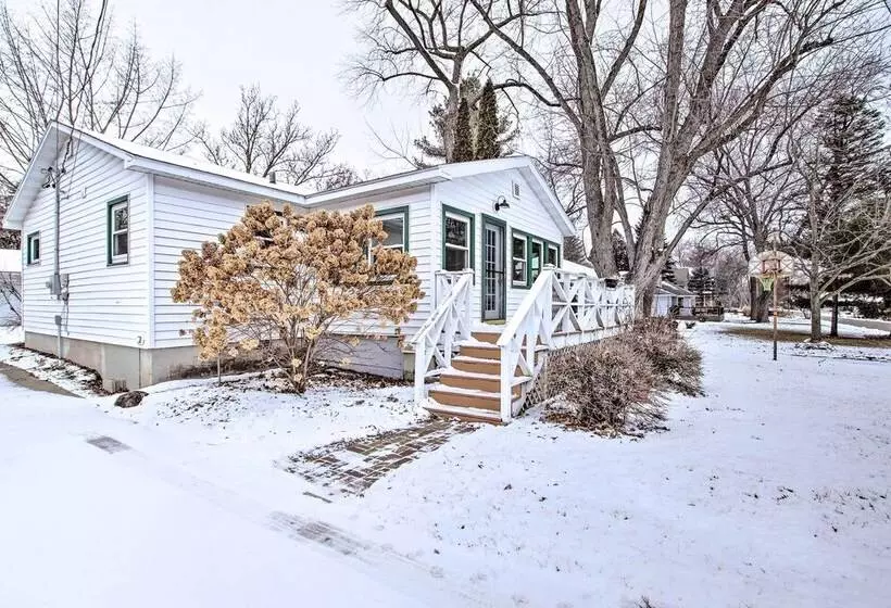 Green Lake Vacation Home W/ Screened Porch!