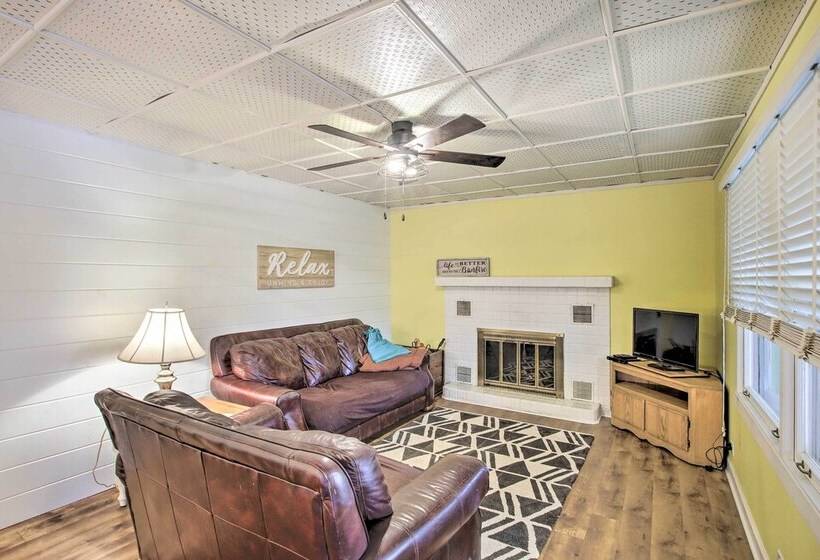 Green Lake Vacation Home W/ Screened Porch!