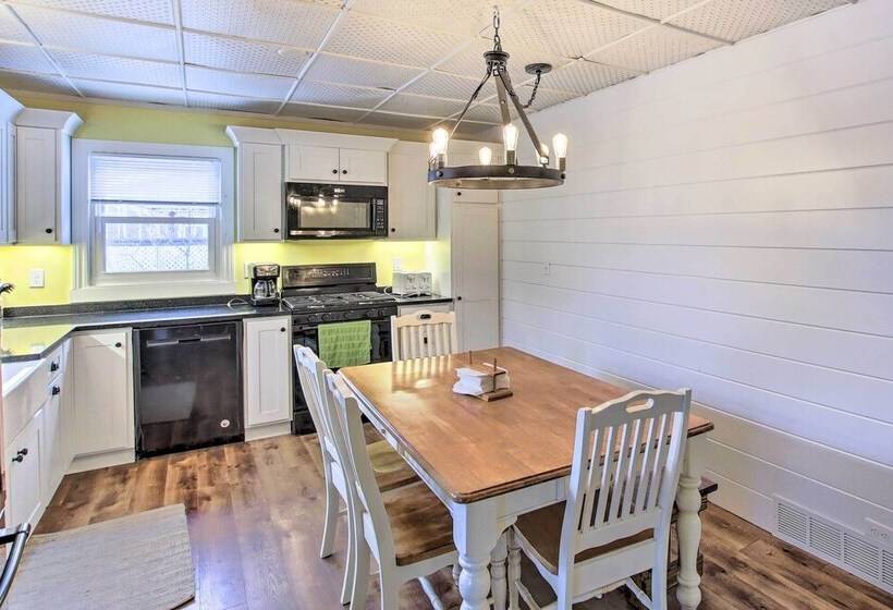 Green Lake Vacation Home W/ Screened Porch!