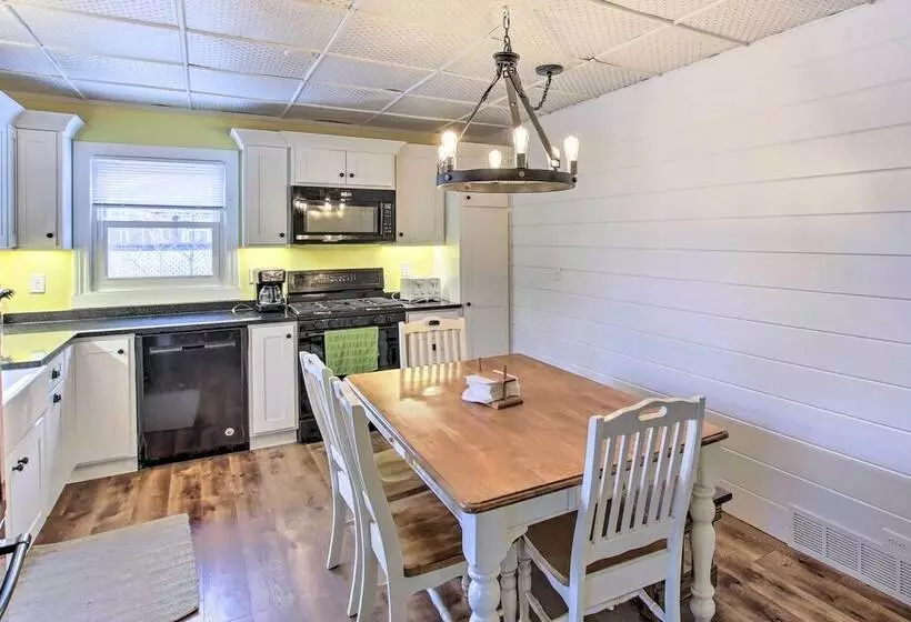 Green Lake Vacation Home W/ Screened Porch!