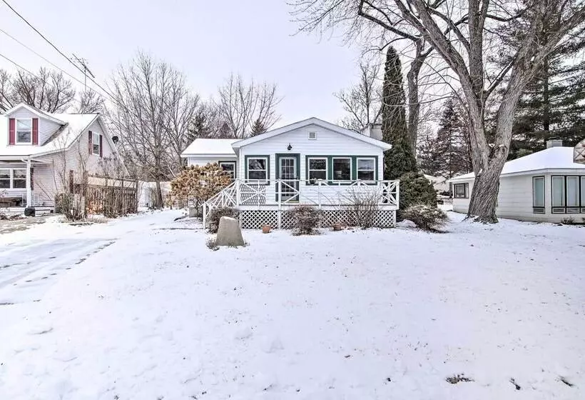 Green Lake Vacation Home W/ Screened Porch!
