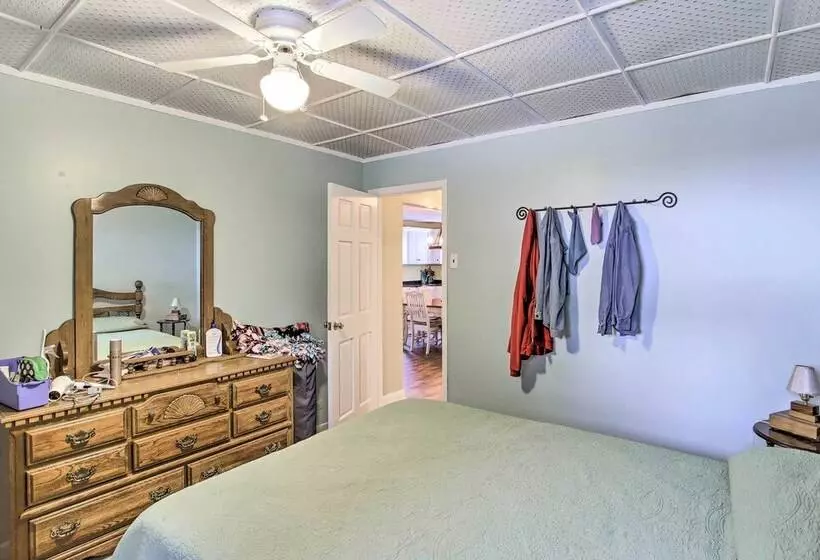 Green Lake Vacation Home W/ Screened Porch!