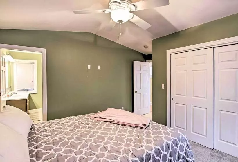 Green Lake Vacation Home W/ Screened Porch!