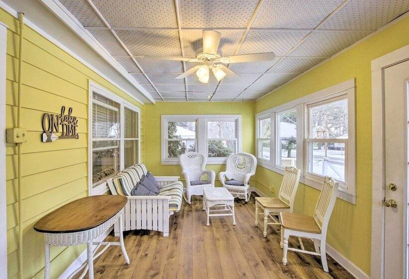 Green Lake Vacation Home W/ Screened Porch!