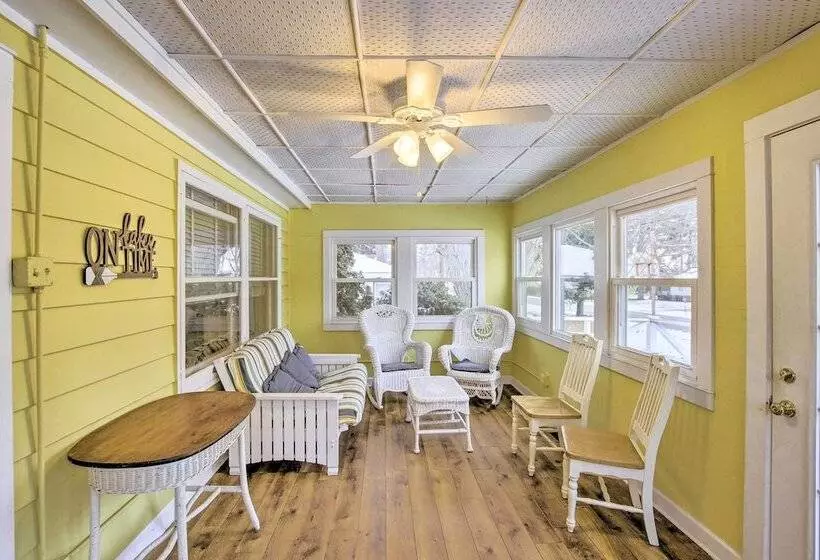 Green Lake Vacation Home W/ Screened Porch!