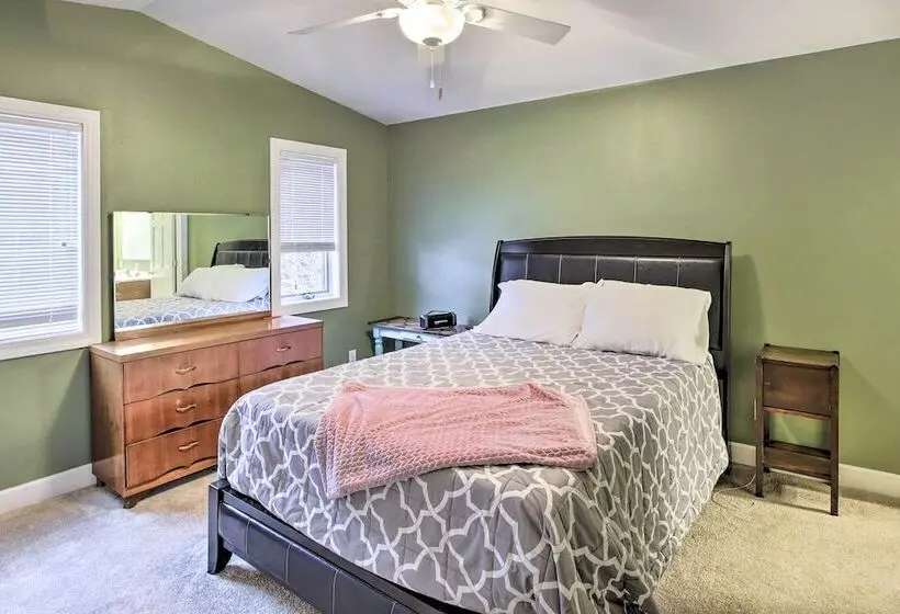 Green Lake Vacation Home W/ Screened Porch!