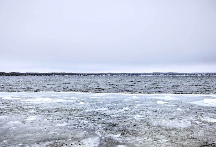 Green Lake Vacation Home W/ Screened Porch!
