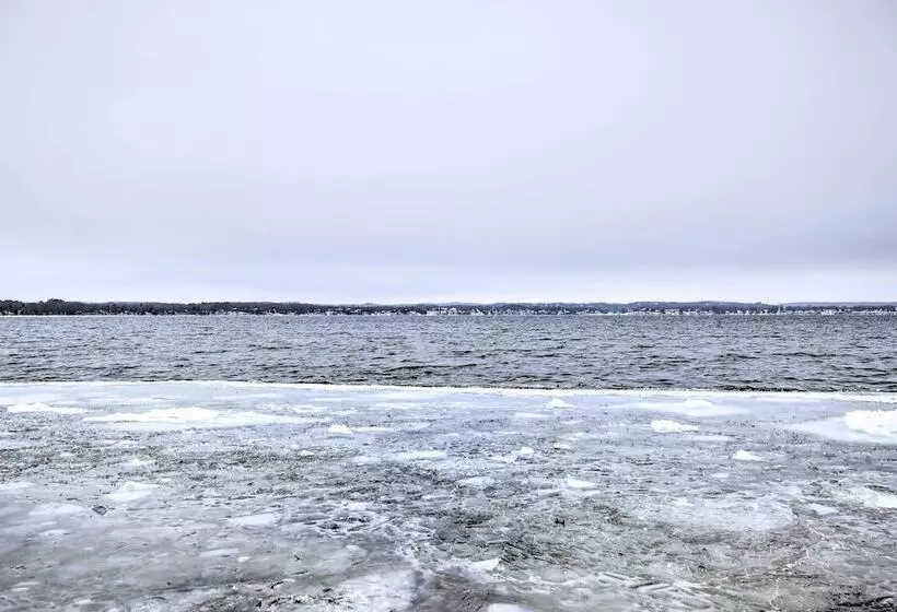 Green Lake Vacation Home W/ Screened Porch!