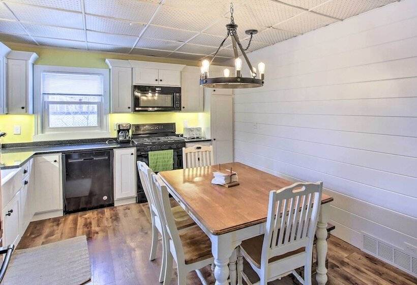 Green Lake Vacation Home W/ Screened Porch!