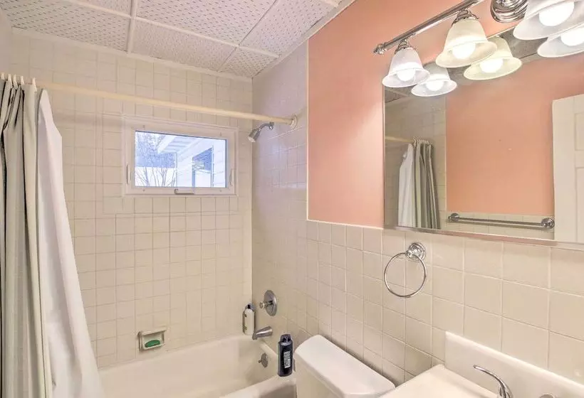 Green Lake Vacation Home W/ Screened Porch!