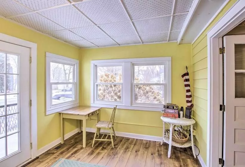 Green Lake Vacation Home W/ Screened Porch!