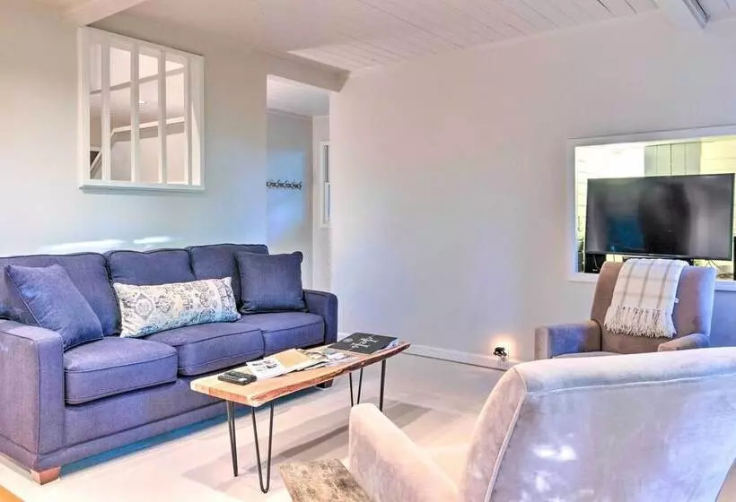 Highlands Home W/ Fireplace, Views, & Trails!