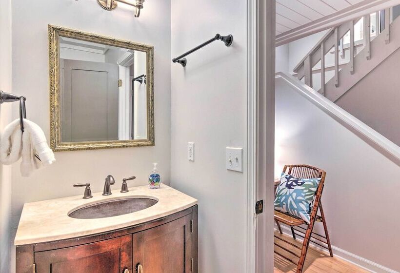 Highlands Home W/ Fireplace, Views, & Trails!