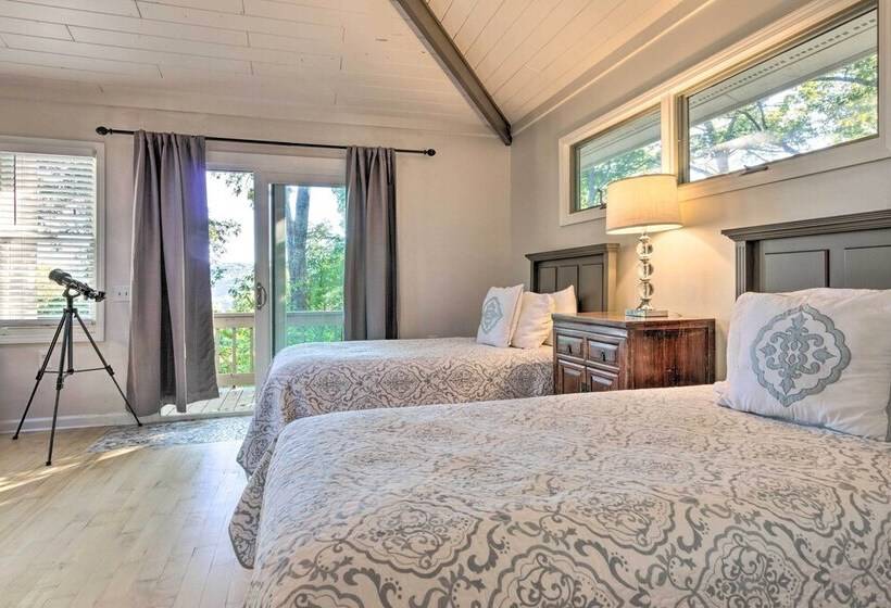 Highlands Home W/ Fireplace, Views, & Trails!