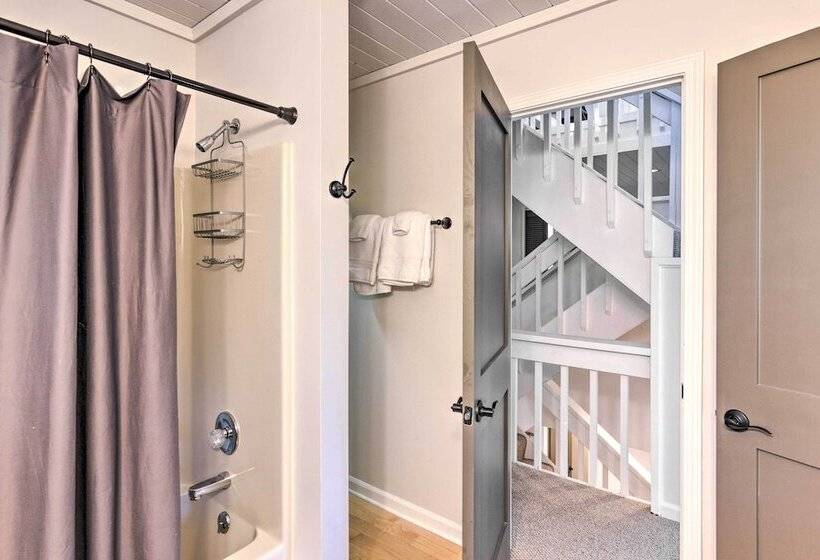 Highlands Home W/ Fireplace, Views, & Trails!