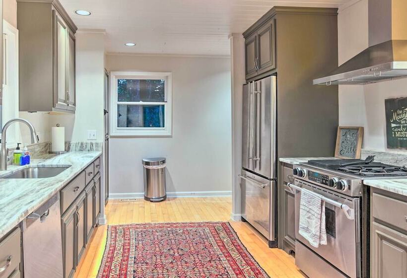 Highlands Home W/ Fireplace, Views, & Trails!