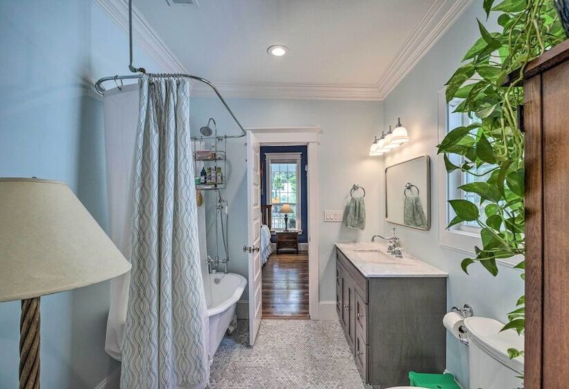 Historic Houston Bungalow ~ 2 Mi To Downtown!