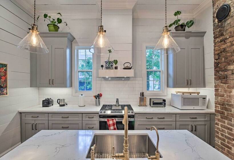 Historic Houston Bungalow ~ 2 Mi To Downtown!