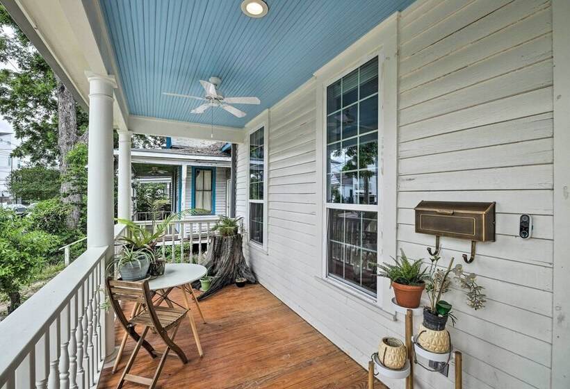 Historic Houston Bungalow ~ 2 Mi To Downtown!