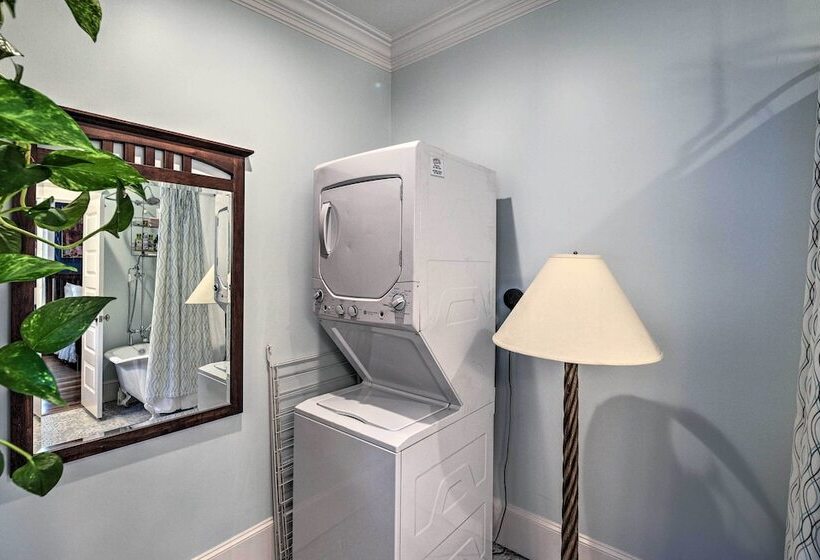 Historic Houston Bungalow ~ 2 Mi To Downtown!