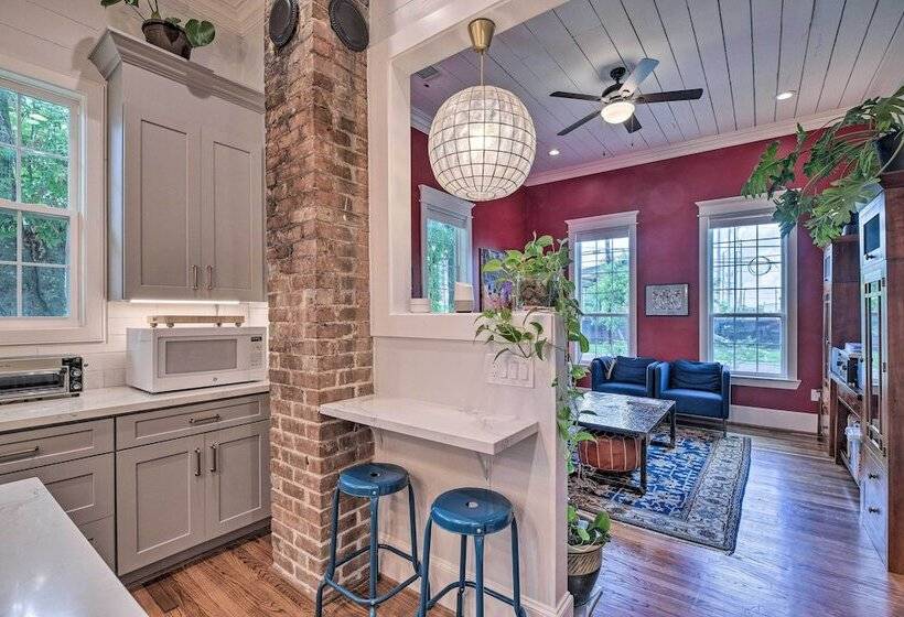 Historic Houston Bungalow ~ 2 Mi To Downtown!