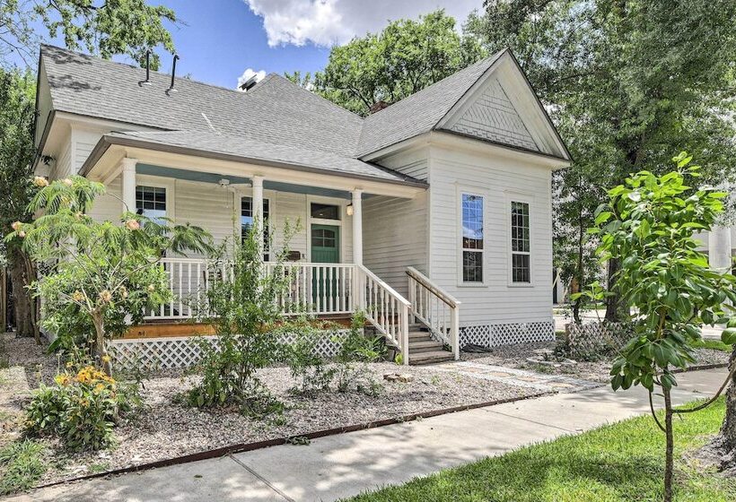 Historic Houston Bungalow ~ 2 Mi To Downtown!