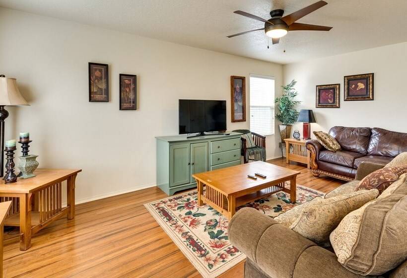 Ideally Located Nampa Home W/ Office Area & Patio!
