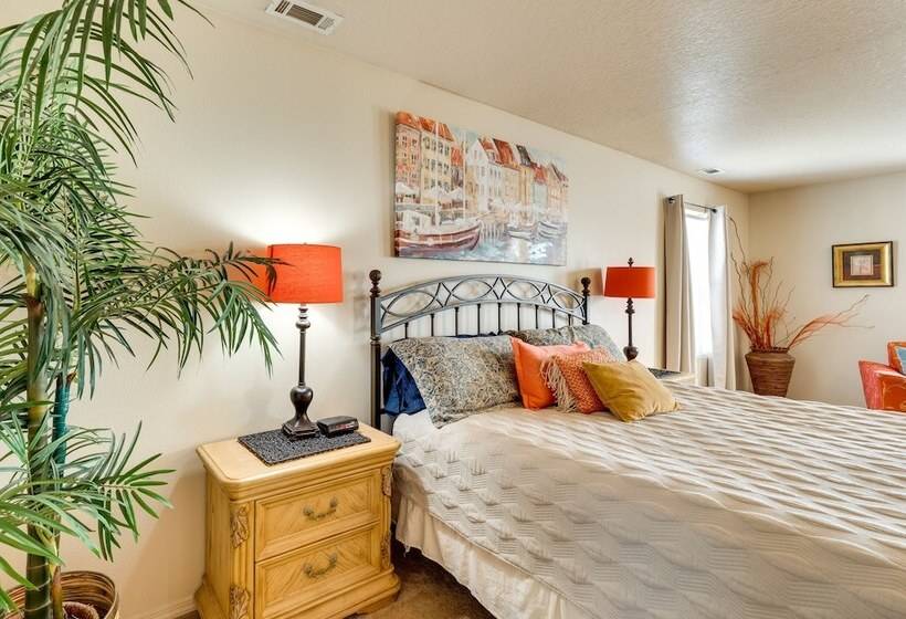 Ideally Located Nampa Home W/ Office Area & Patio!