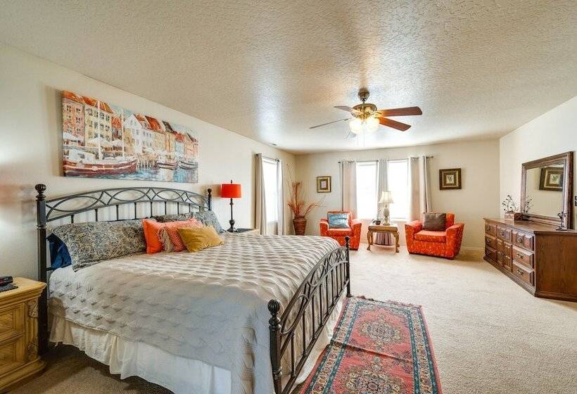 Ideally Located Nampa Home W/ Office Area & Patio!