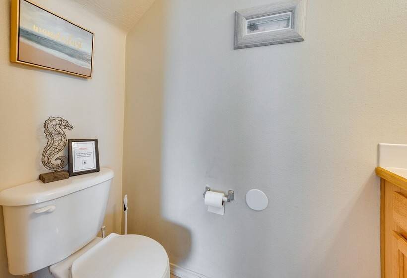 Ideally Located Nampa Home W/ Office Area & Patio!