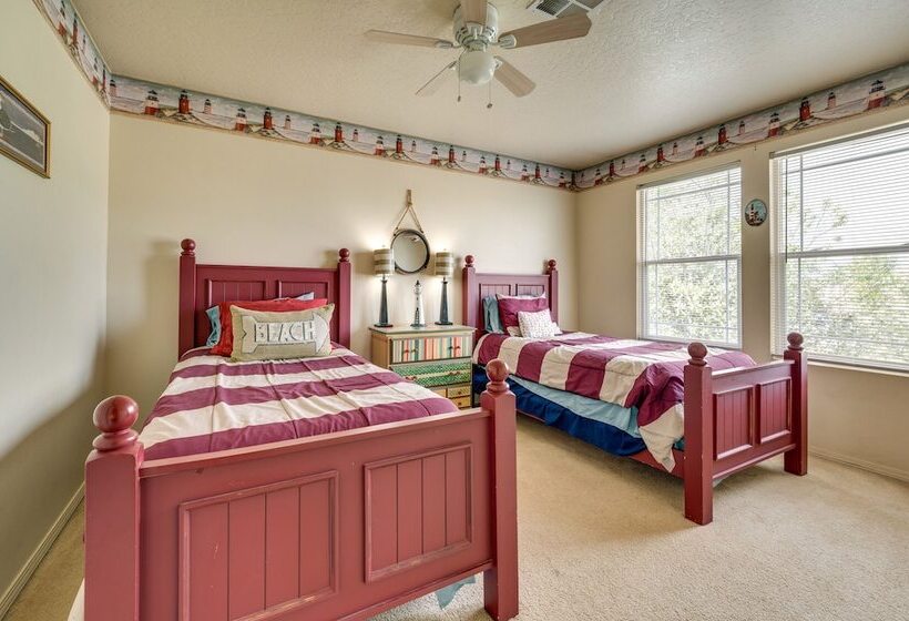 Ideally Located Nampa Home W/ Office Area & Patio!